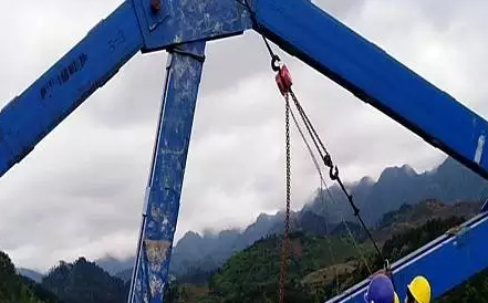 挂篮模板起吊手拉葫芦拉紧固定保护吊装安全